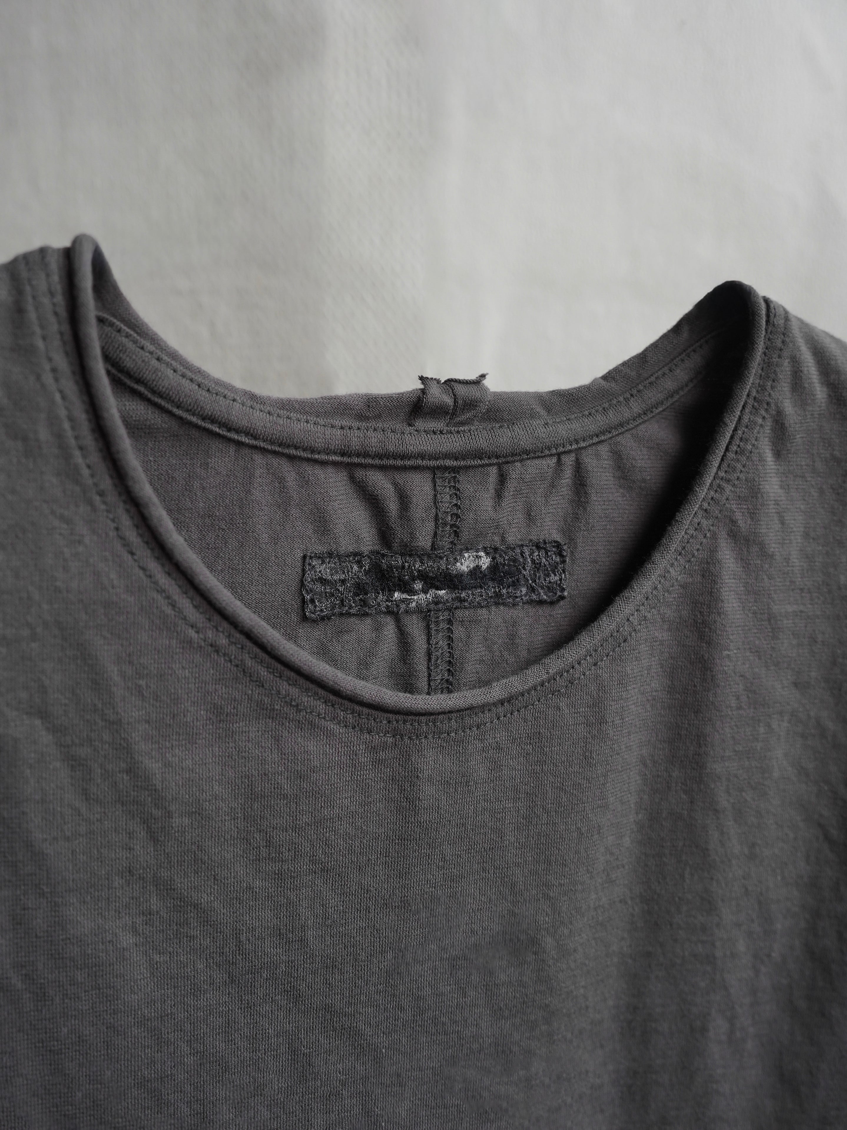 base tee / shadow (supima cotton)