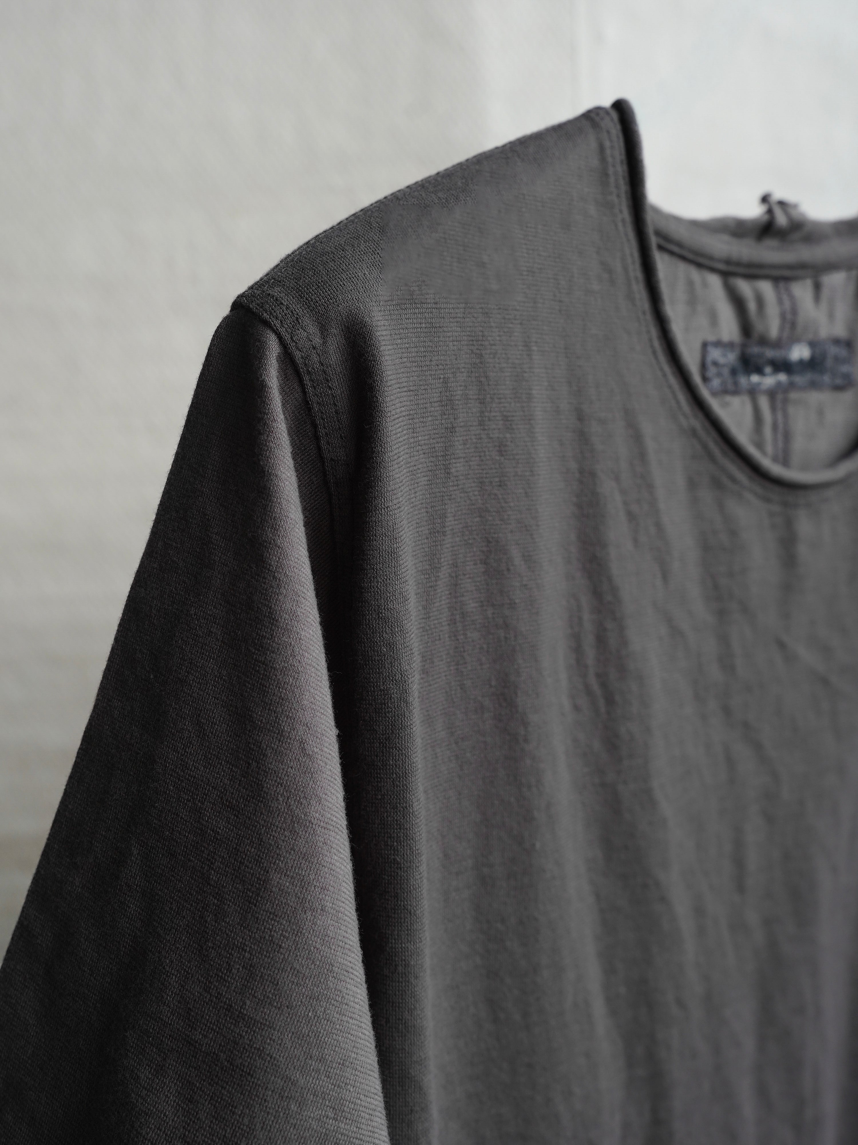 base tee / shadow (supima cotton)