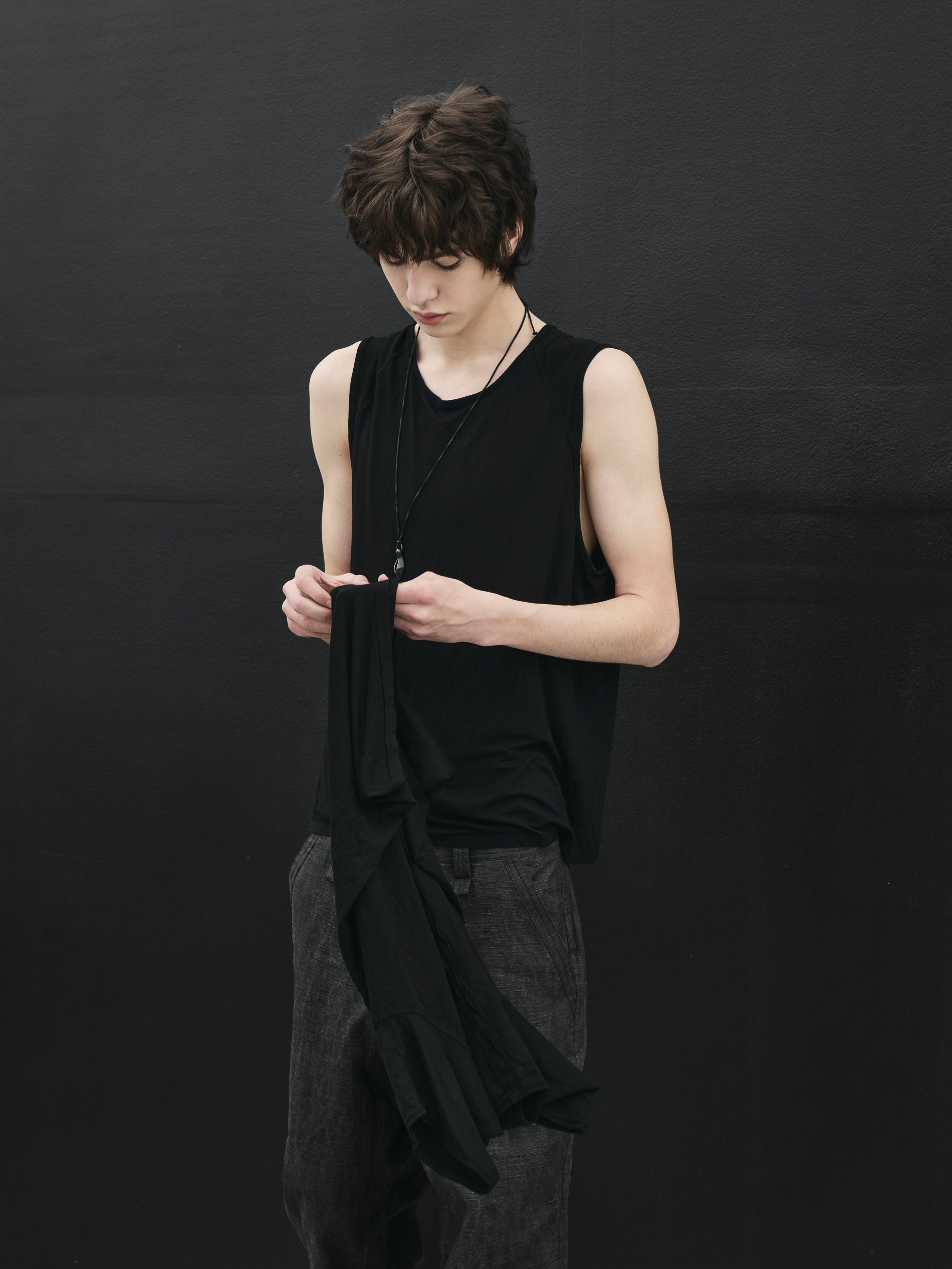 modal silk tank / black