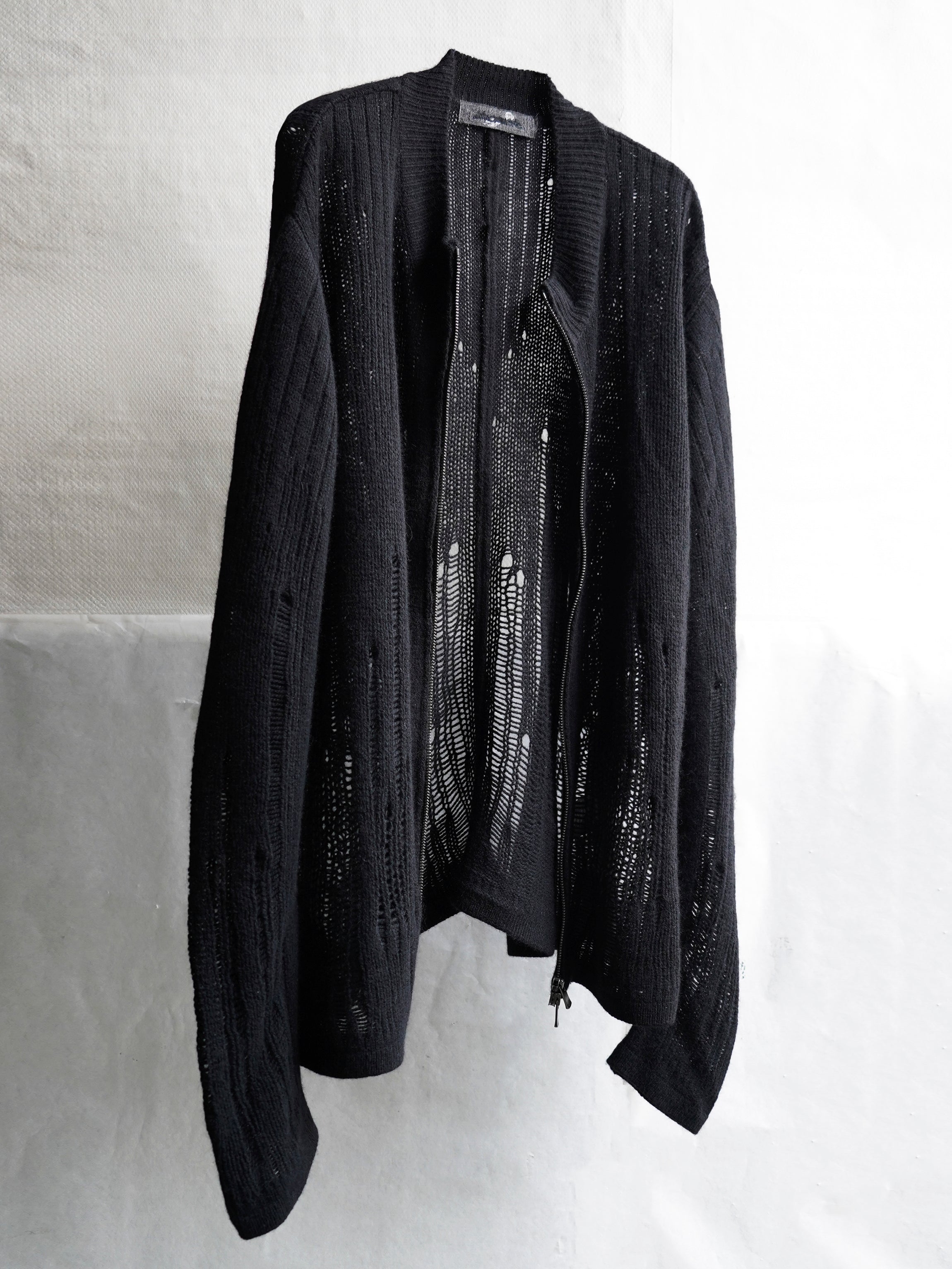 distressed zip knit / black