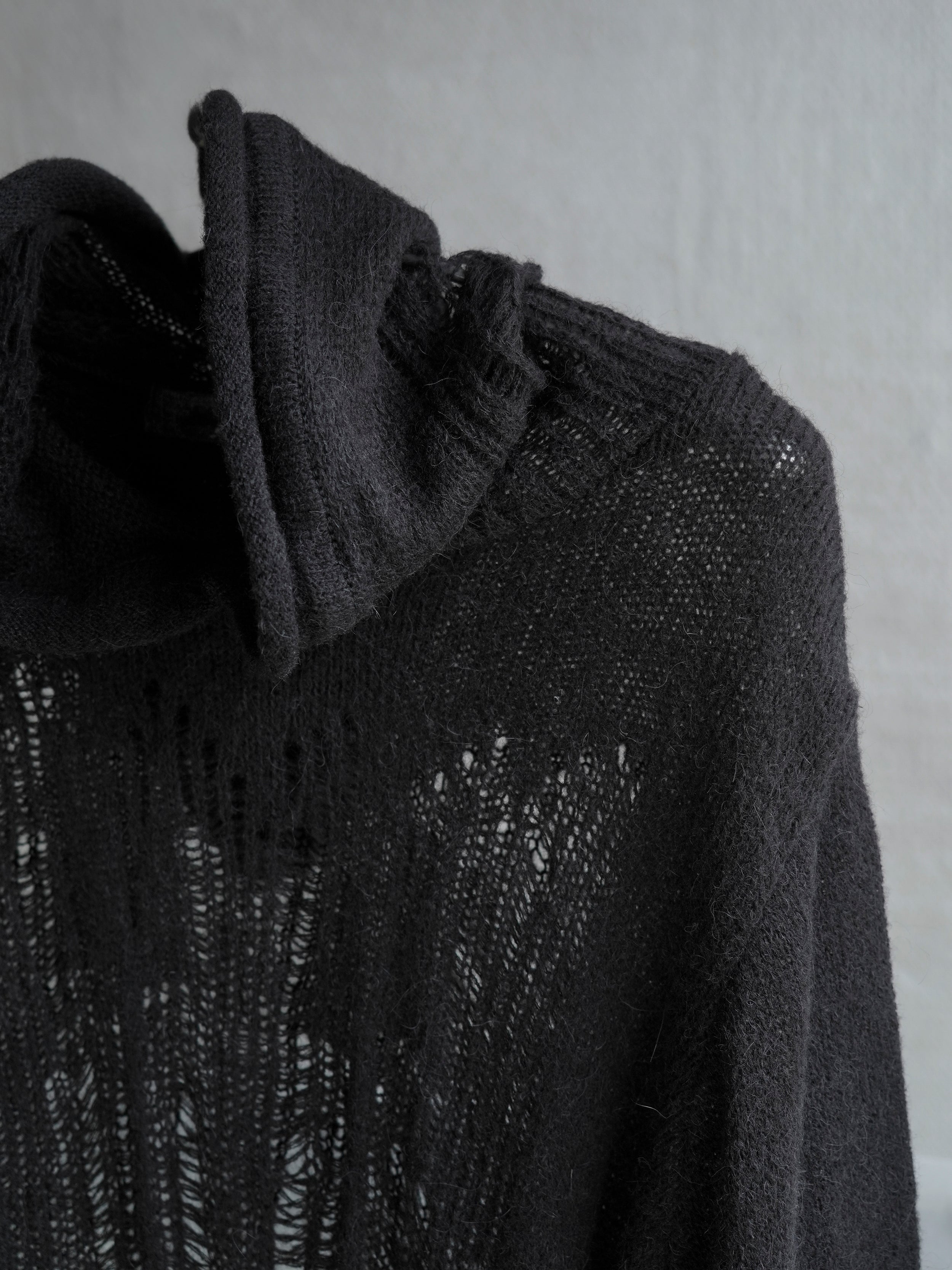 distressed alpaca hood knit / black