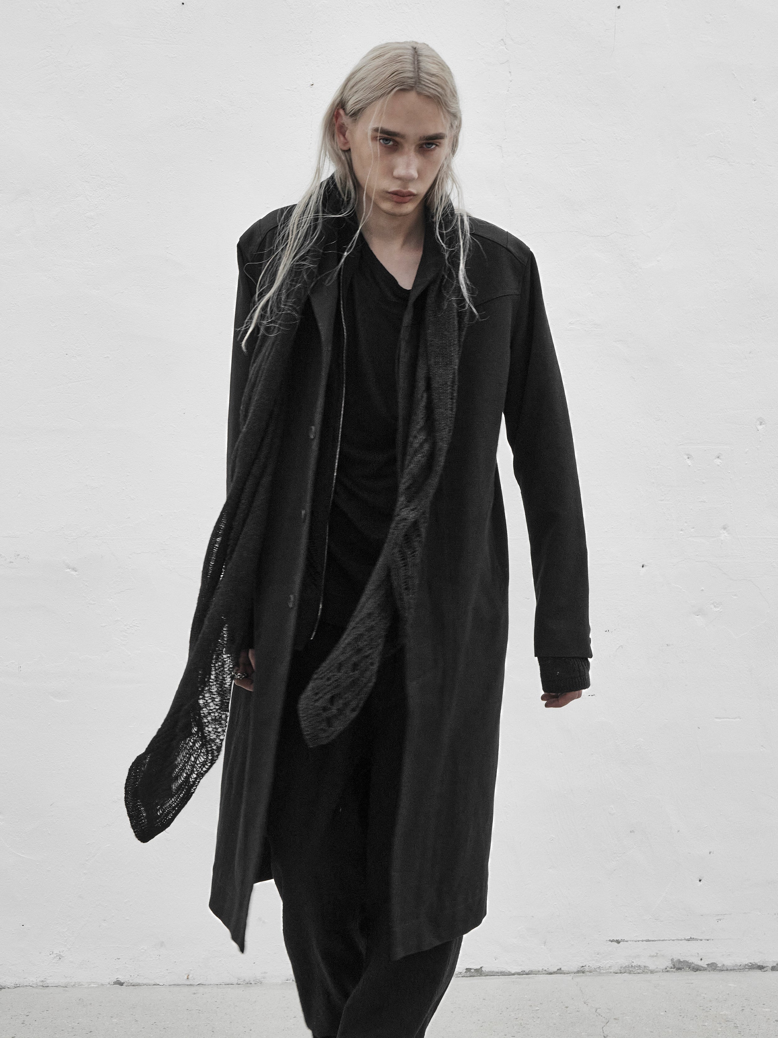 distressed alpaca scarf / black